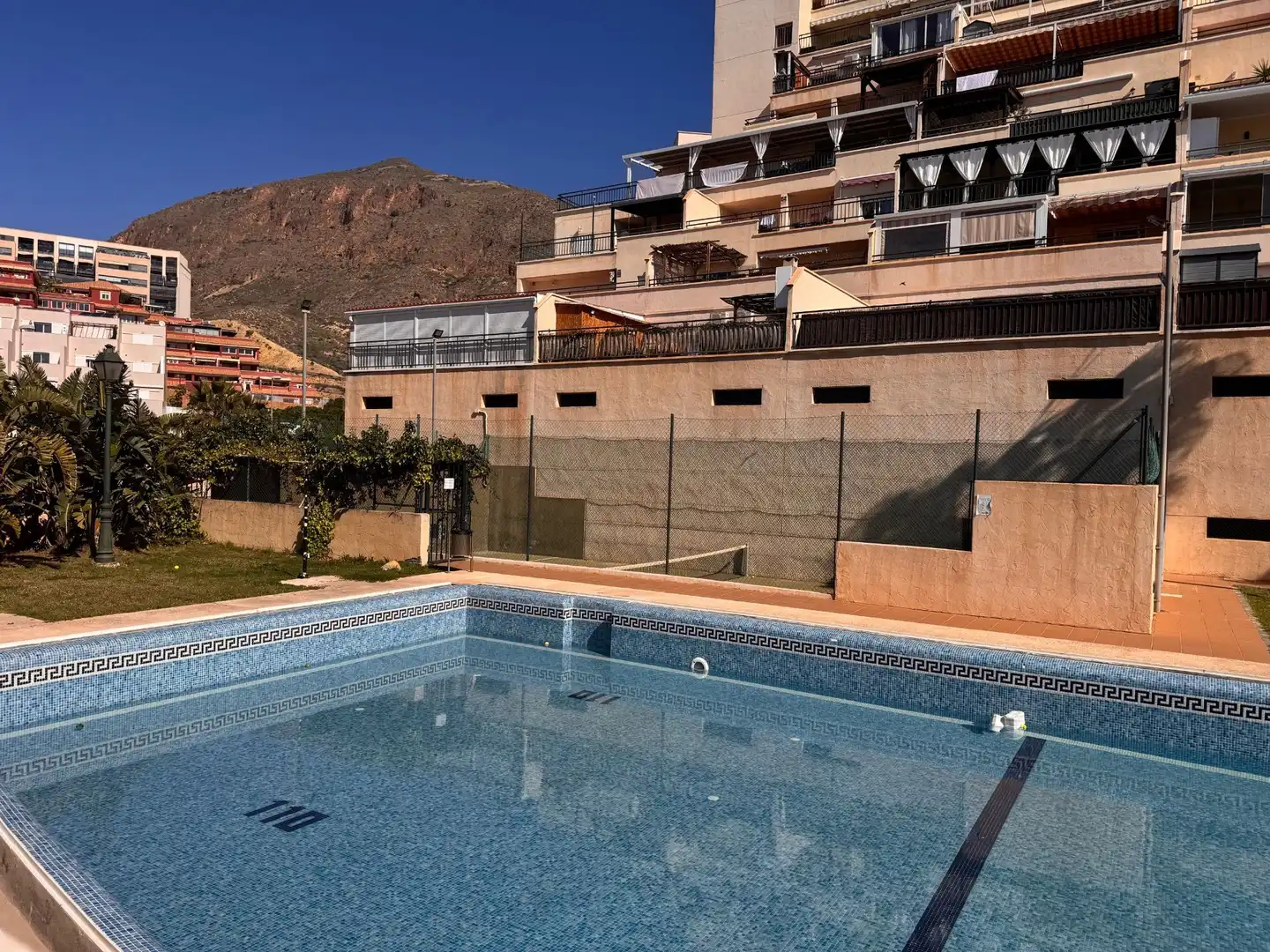 Piscina de Apartamento en venta en Roquetas de Mar con Aire acondicionado, Terraza y Amueblado