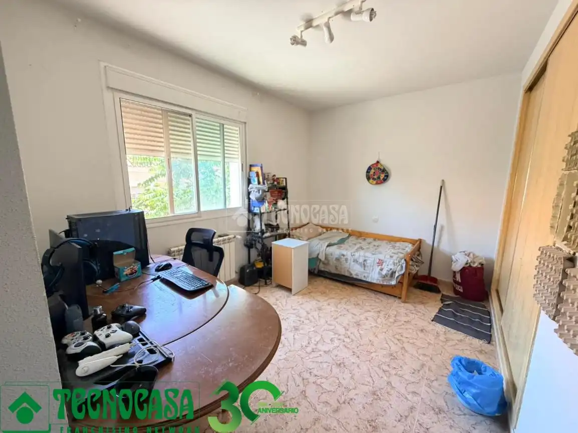 Habitación de Casa adosada en venta en Albarreal de Tajo con Aire acondicionado y Jardín privado