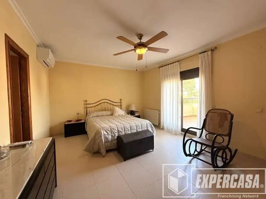 Sala d'estar de Casa o xalet en venda en Riba-roja de Túria amb Aire condicionat, Calefacció i Terrassa