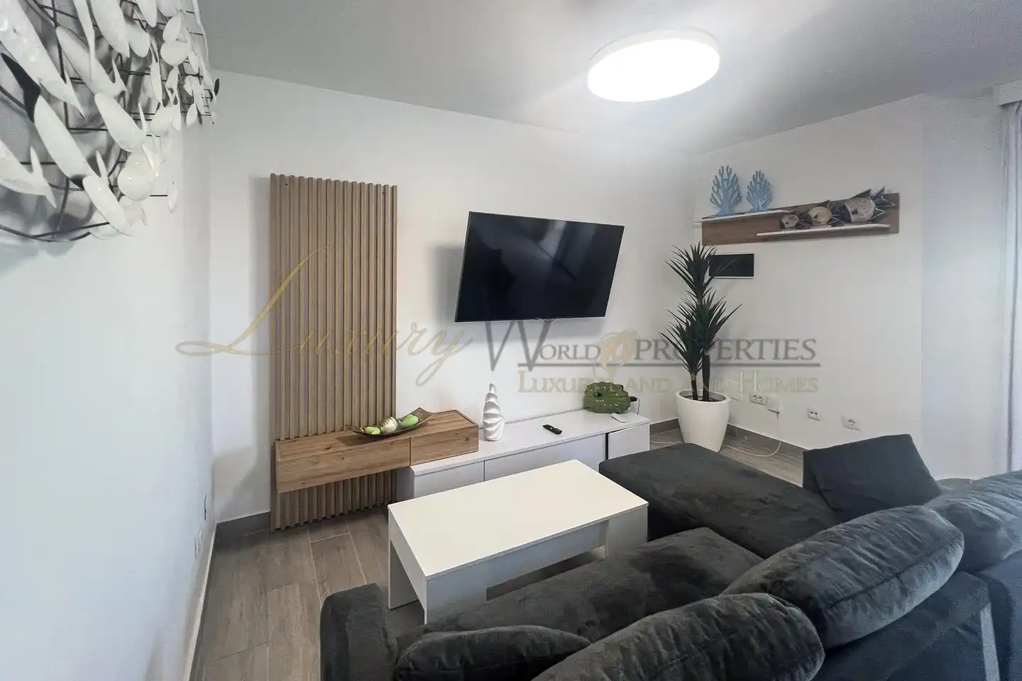 Sala d'estar de Planta baixa en venda en Santiago del Teide amb Terrassa, Moblat i Piscina comunitària