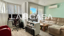 Living room of Flat for sale in  Sevilla Capital  with Terrace and Storage room