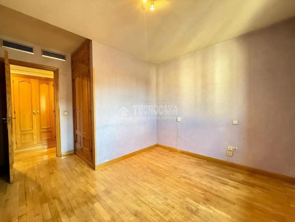 Habitación de Piso en venta en Madrid con Aire acondicionado, Calefacción y Balcón