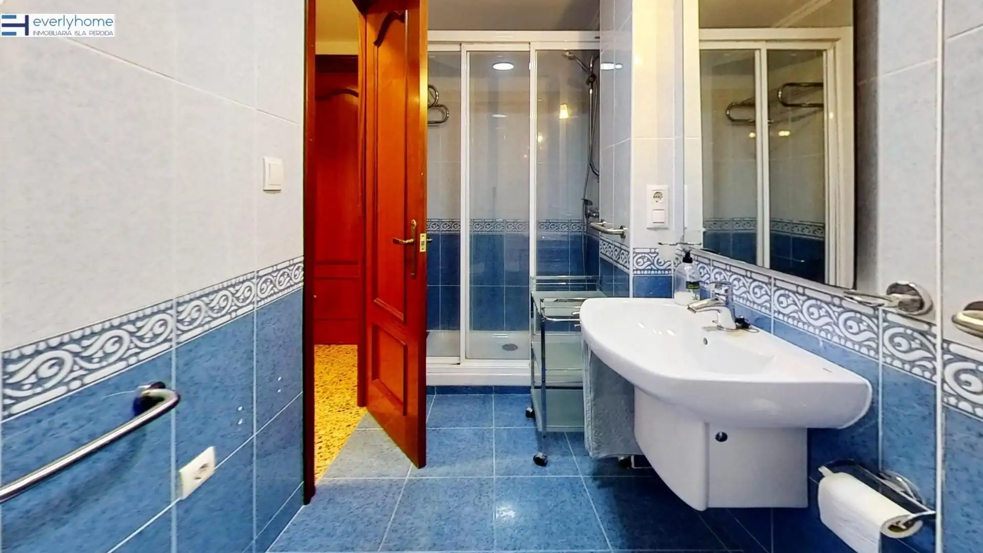 Bathroom of Flat for sale in Valencia  with Furnished and Balcony