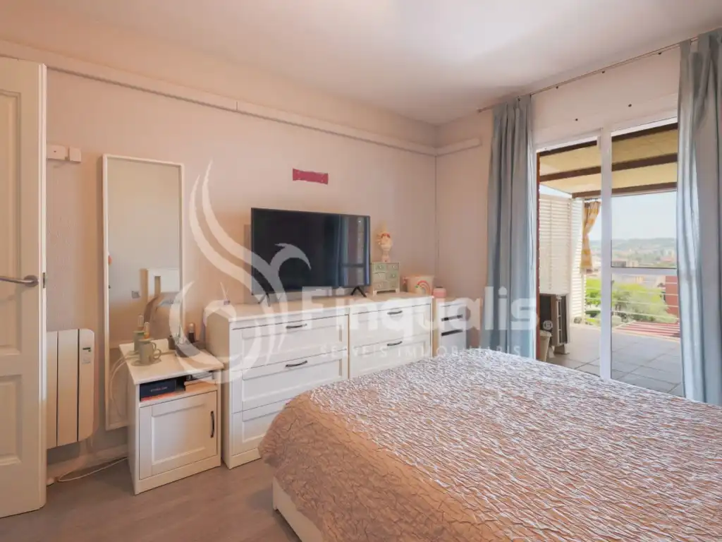 Dormitori de Casa adosada en venda en Canovelles