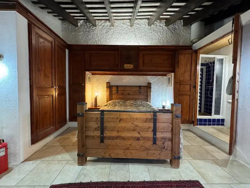 Habitación de Finca rústica en venta en Ullastret con Aire acondicionado, Calefacción y Jardín privado