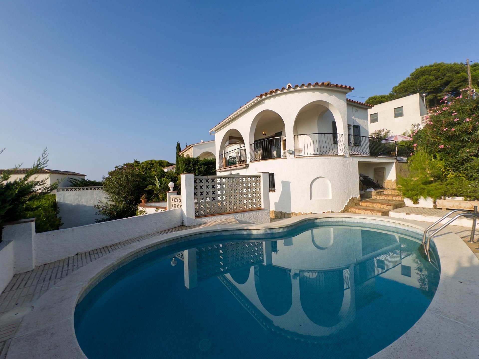 Exterior view of House or chalet for sale in L'Escala  with Private garden, Terrace and Storage room