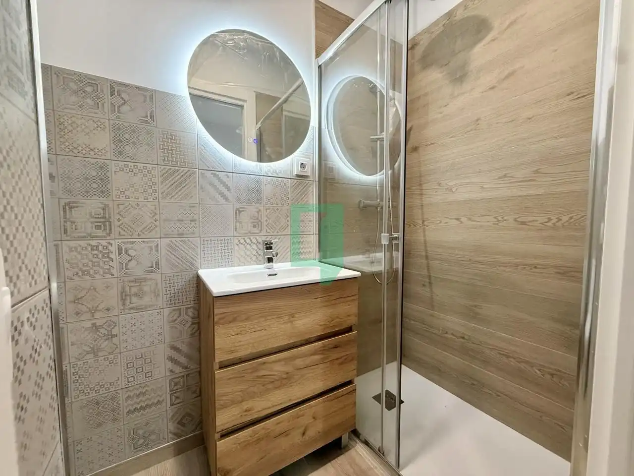 Baño de Dúplex en venta en Badalona con Parquet y Alarma
