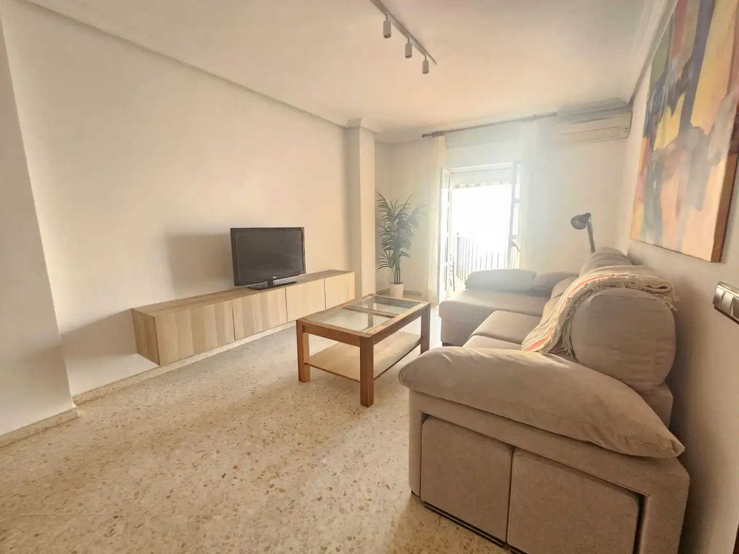 Wohnzimmer von Wohnung zur Miete in Dos Hermanas mit Klimaanlage, Terrasse und Möbliert