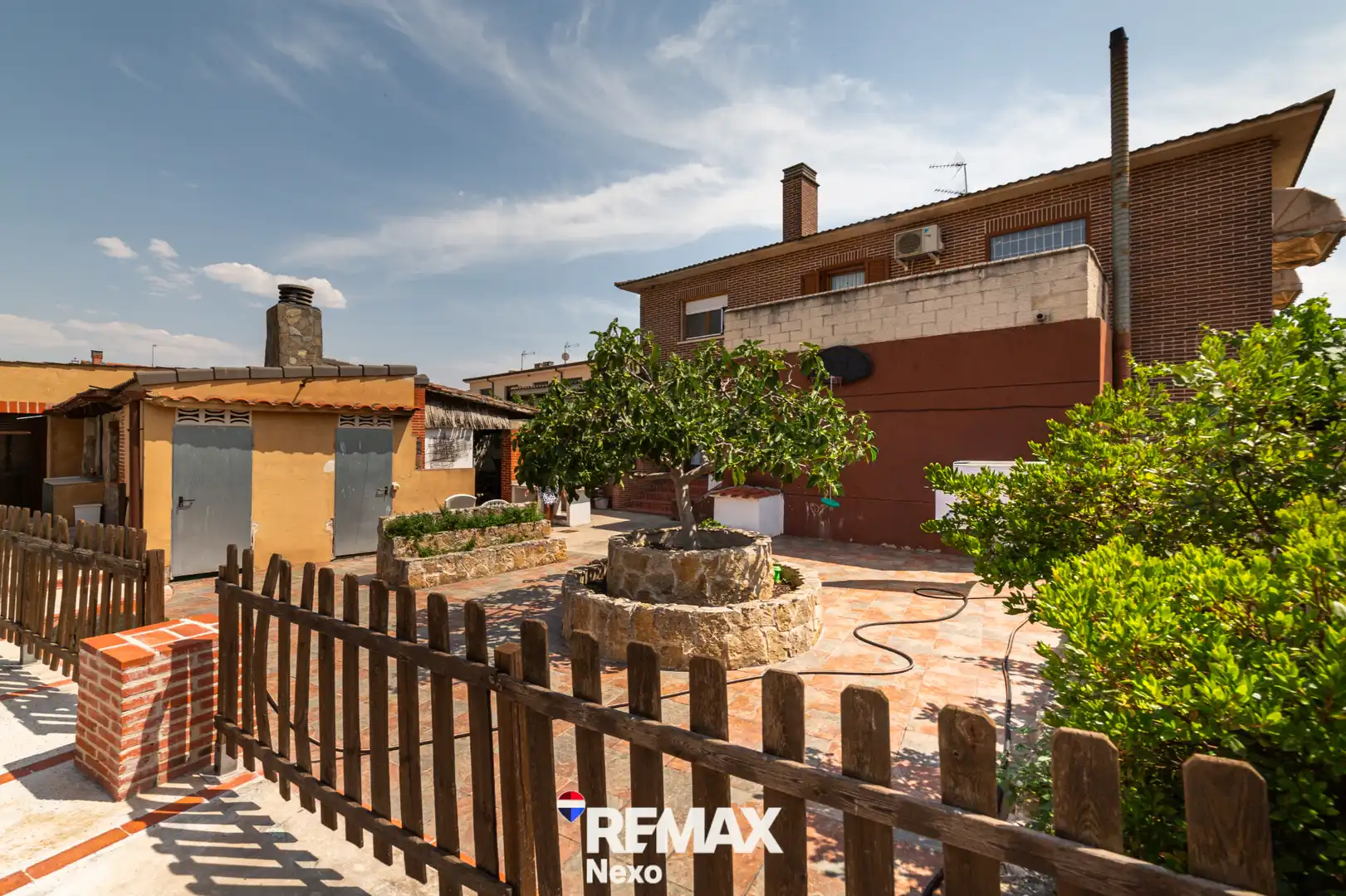 Vista exterior de Casa o xalet en venda en Renedo de Esgueva amb Aire condicionat, Calefacció i Jardí privat