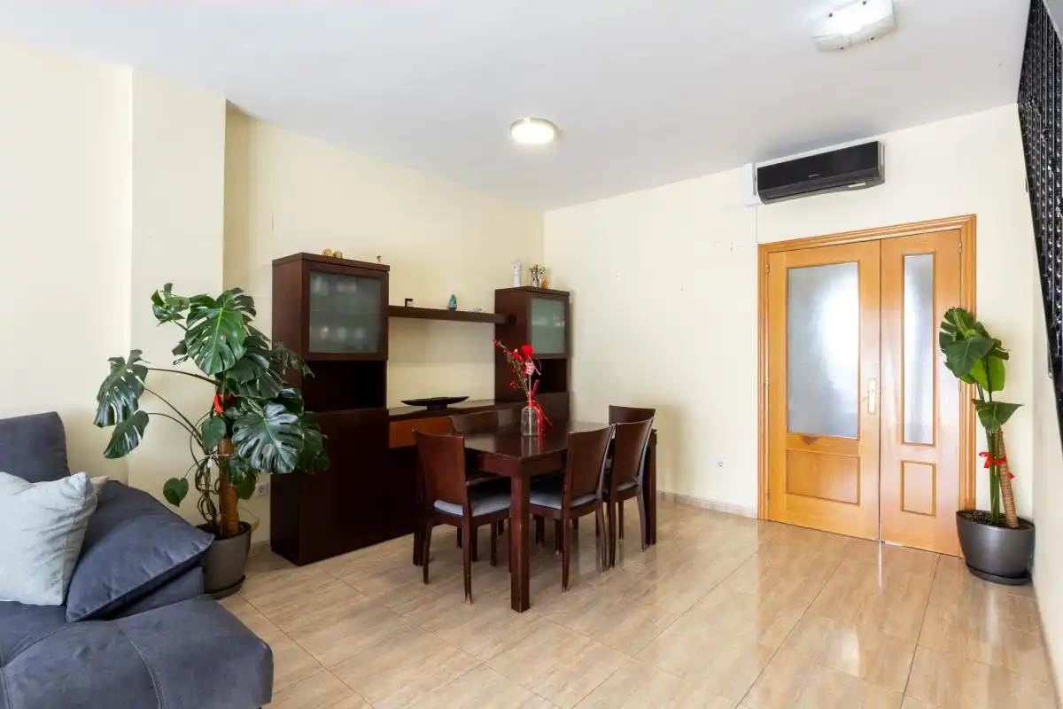 Sala d'estar de Casa adosada de lloguer en Turís amb Aire condicionat, Calefacció i Terrassa