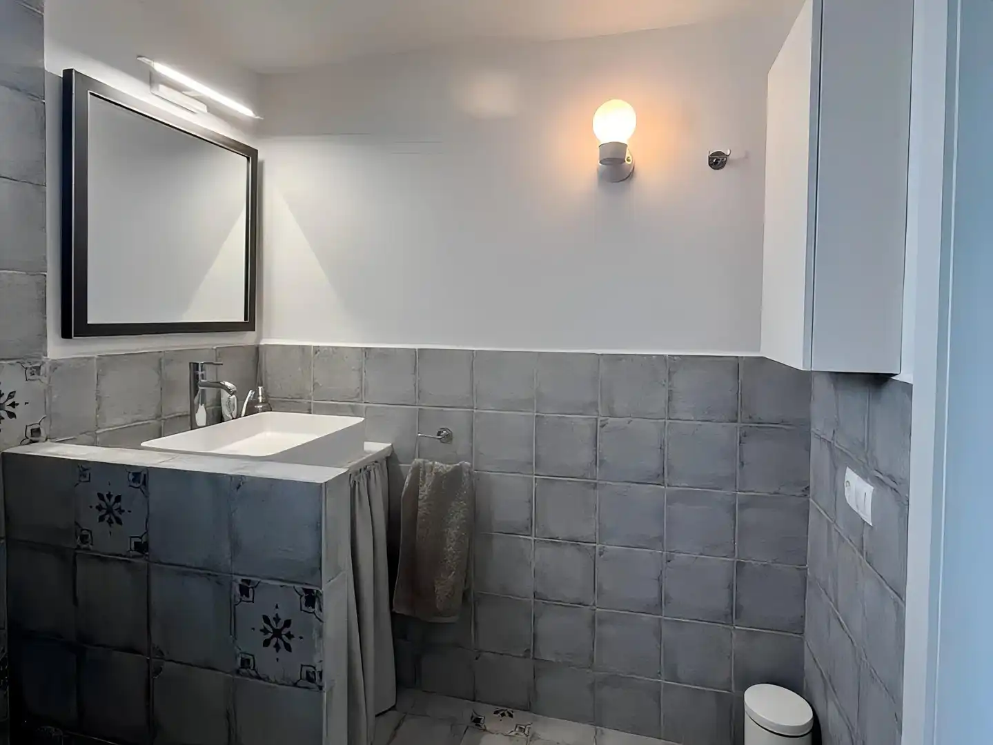 Badezimmer von Wohnung zum Verkauf in L'Escala mit Heizung, Terrasse und Balkon