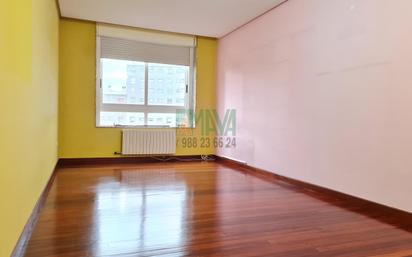Bedroom of Apartment for sale in Ourense Capital   with Balcony