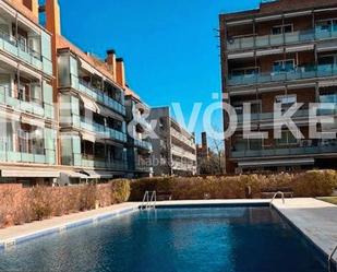 Vista exterior de Apartament de lloguer en Sant Cugat del Vallès amb Aire condicionat, Calefacció i Jardí privat