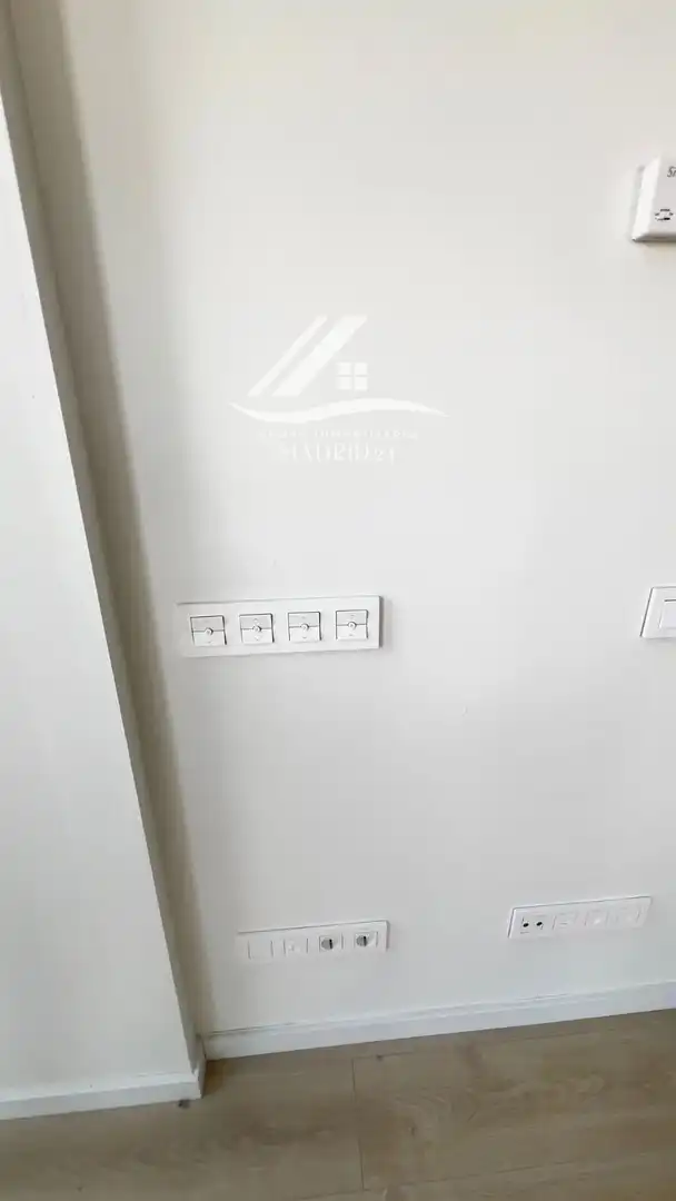 Vista exterior de Piso en venta en Madrid con Aire acondicionado, Piscina y Piscina comunitaria