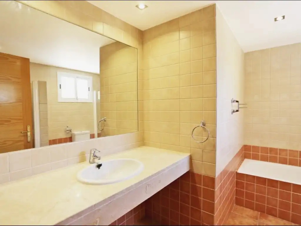 Bany de Apartament de lloguer en Calvià amb Aire condicionat, Jardí privat i Terrassa