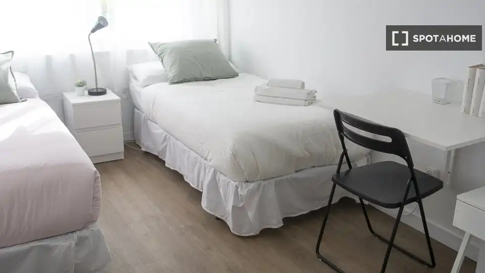Habitación en El Plantinar – Avda. La Paz - El Juncal