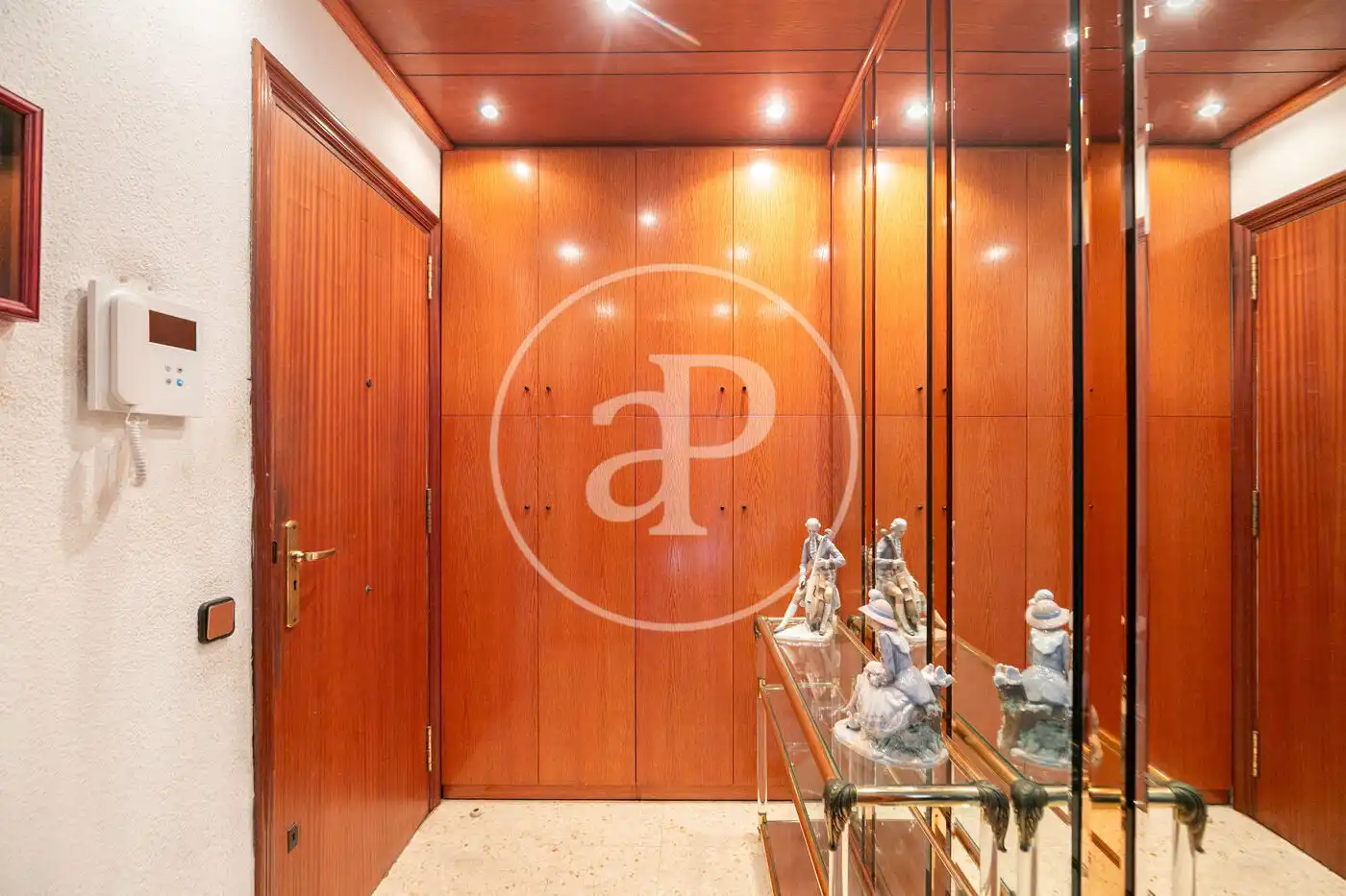 Ático en venta en L'Hospitalet de Llobregat con Calefacción, Terraza y Trastero