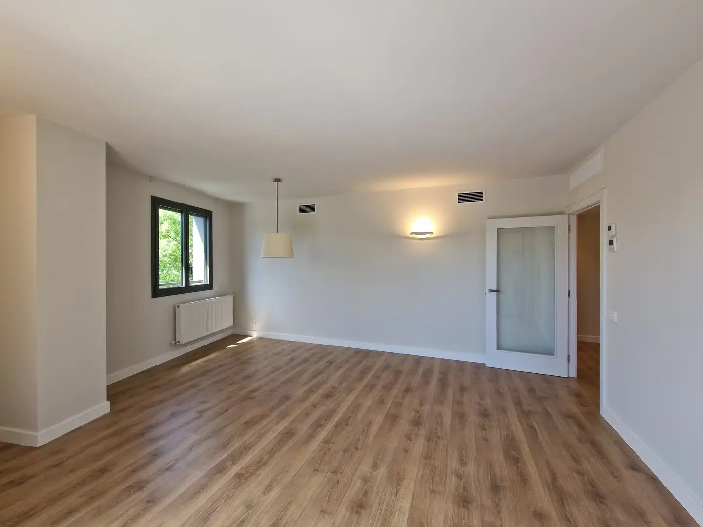 Sala de estar de Piso de alquiler en Girona con Aire acondicionado, Calefacción y Trastero