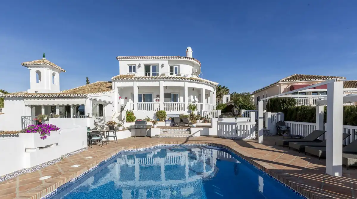 Casa amb piscina en venda a El Faro de Calaburra - Chaparral