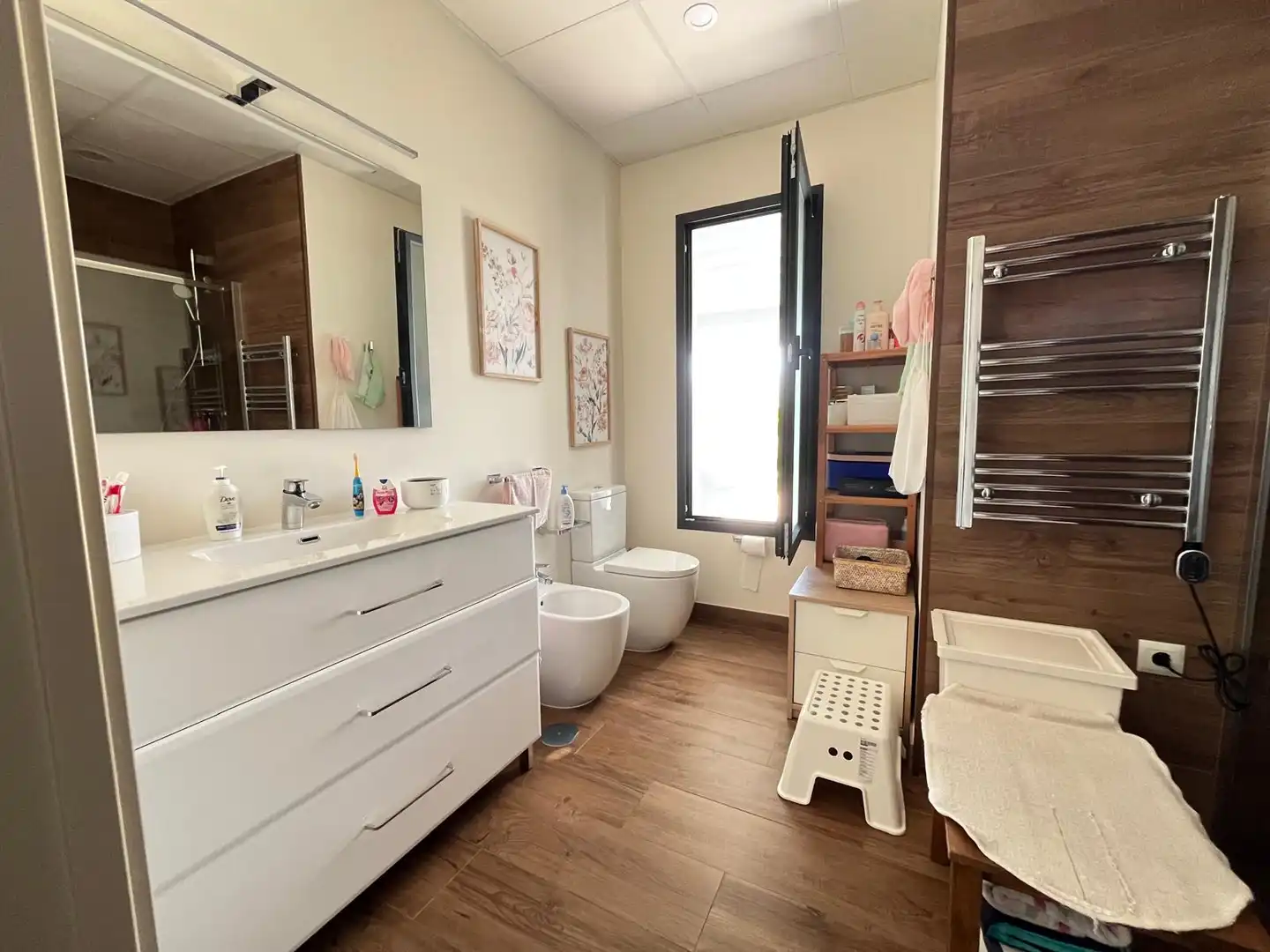 Bathroom of Houses for sale in Palomares del Río  with Air Conditioner, Private garden and Swimming Pool