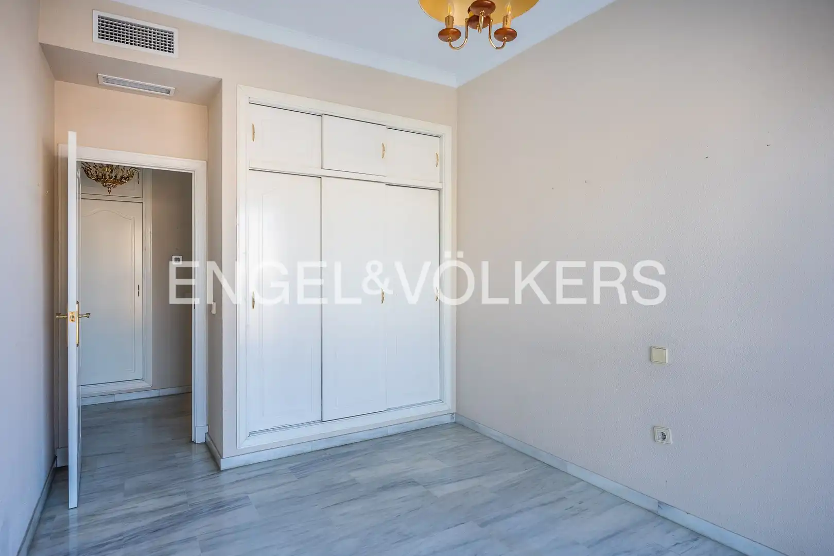 Bedroom of Flat for sale in Sevilla  with Air Conditioner, Heating and Terrace