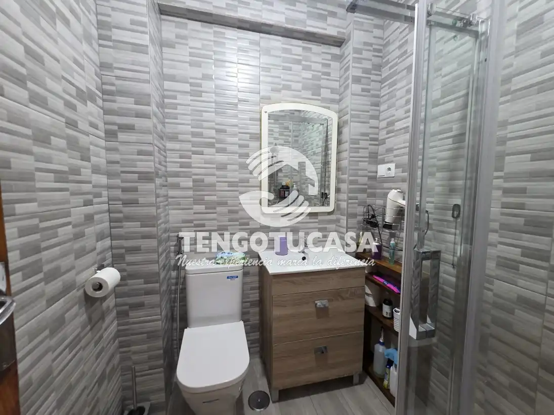 Bathroom of Flat for sale in Madrid  with Air Conditioner, Terrace and Furnished