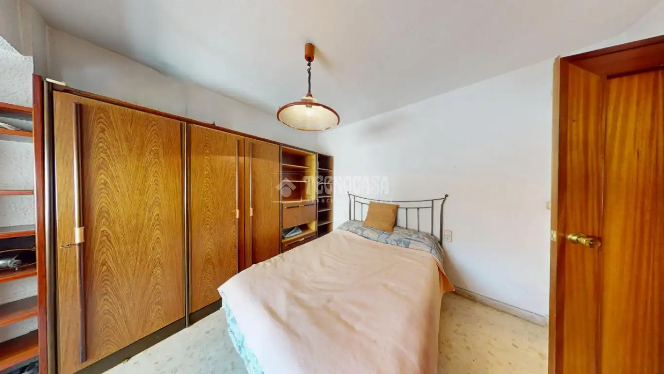 Flat for sale in Valencia  with Air Conditioner and Balcony