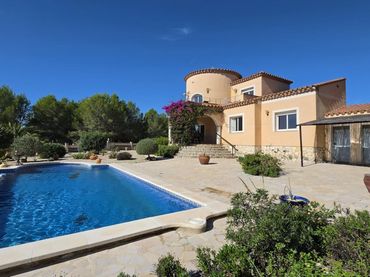 Casa amb piscina en venda a Sant Jordi d'Alfama