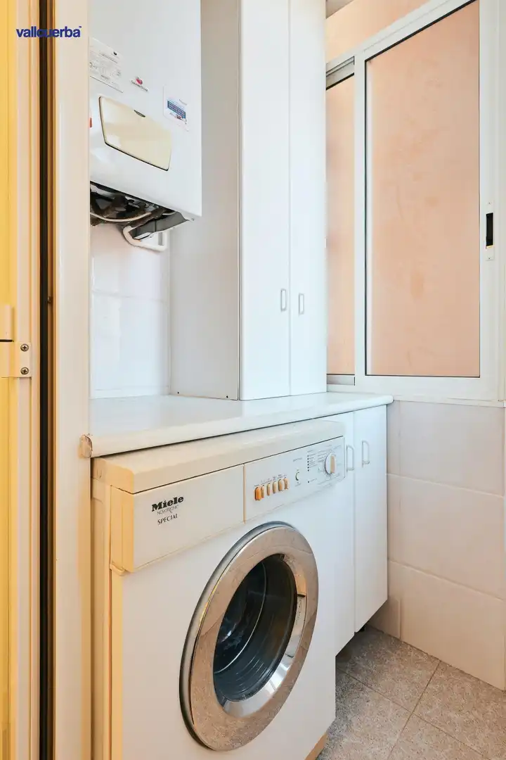 Kitchen of Flat for sale in Barcelona  with Air Conditioner, Heating and Balcony
