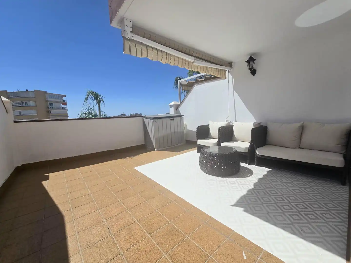Terrasse von Maisonette zum Verkauf in Torremolinos mit Klimaanlage, Privatgarten und Terrasse