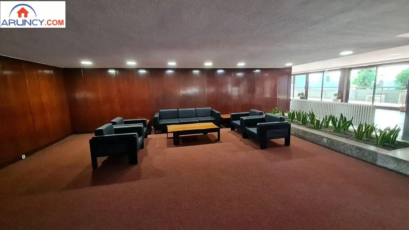 Wohnung zur Miete in Sevilla mit Klimaanlage, Privatgarten und Parkett