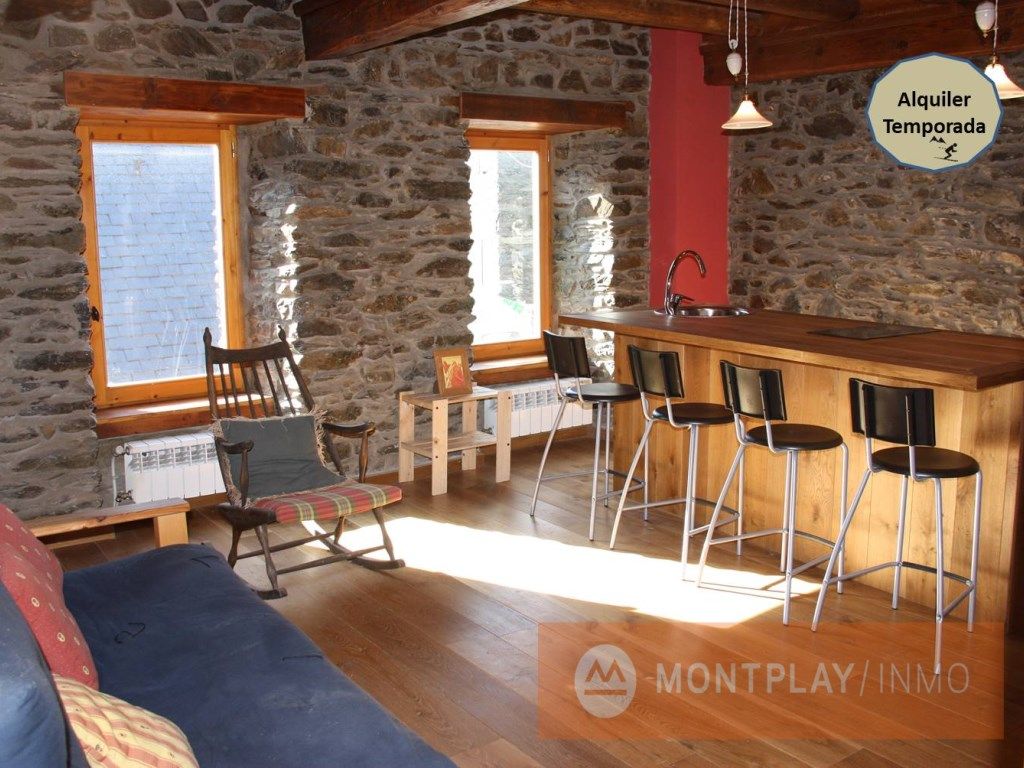 Sala d'estar de Apartament de lloguer en Vilamòs amb Calefacció, Moblat i Microones