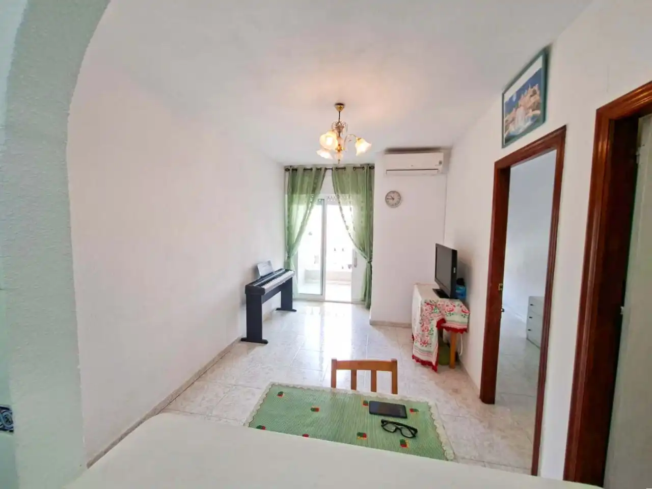 Habitación de Apartamento en venta en Torrevieja con Aire acondicionado, Calefacción y Terraza
