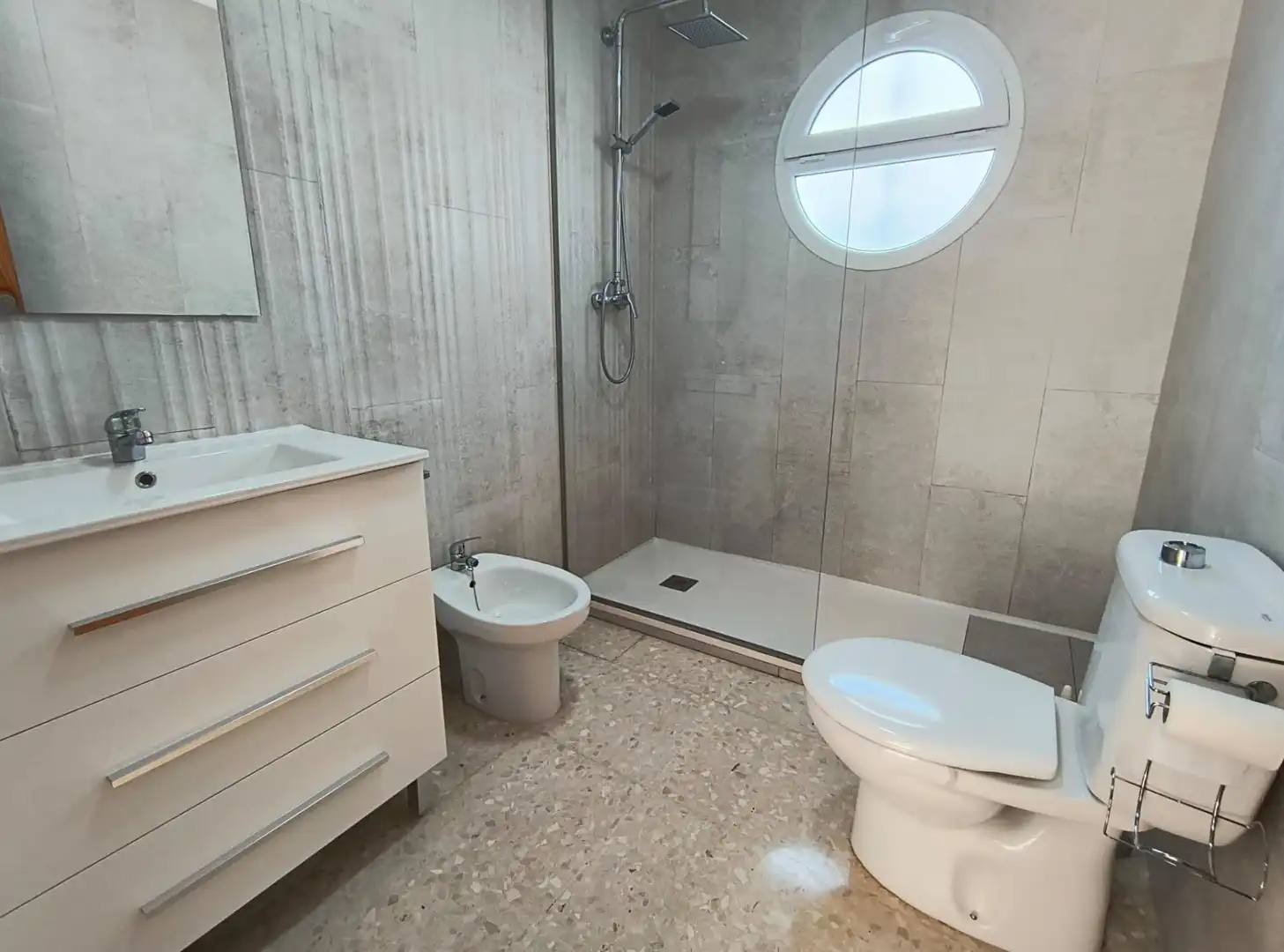 Baño de Apartamento en venta en Elche / Elx con Aire acondicionado, Jardín privado y Terraza