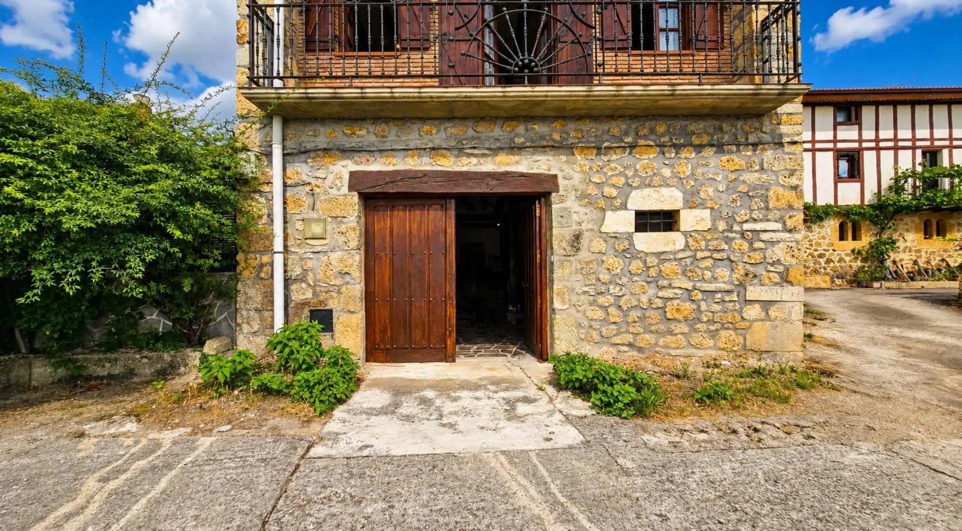 Vista exterior de Casa o xalet en venda en Valle de Mena amb Jardí privat, Traster i Balcó