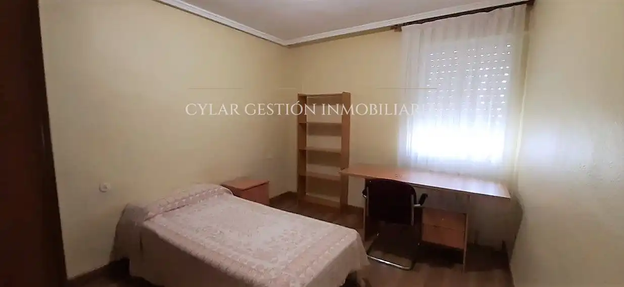 Flat for rent in Asturias, Carmelitas