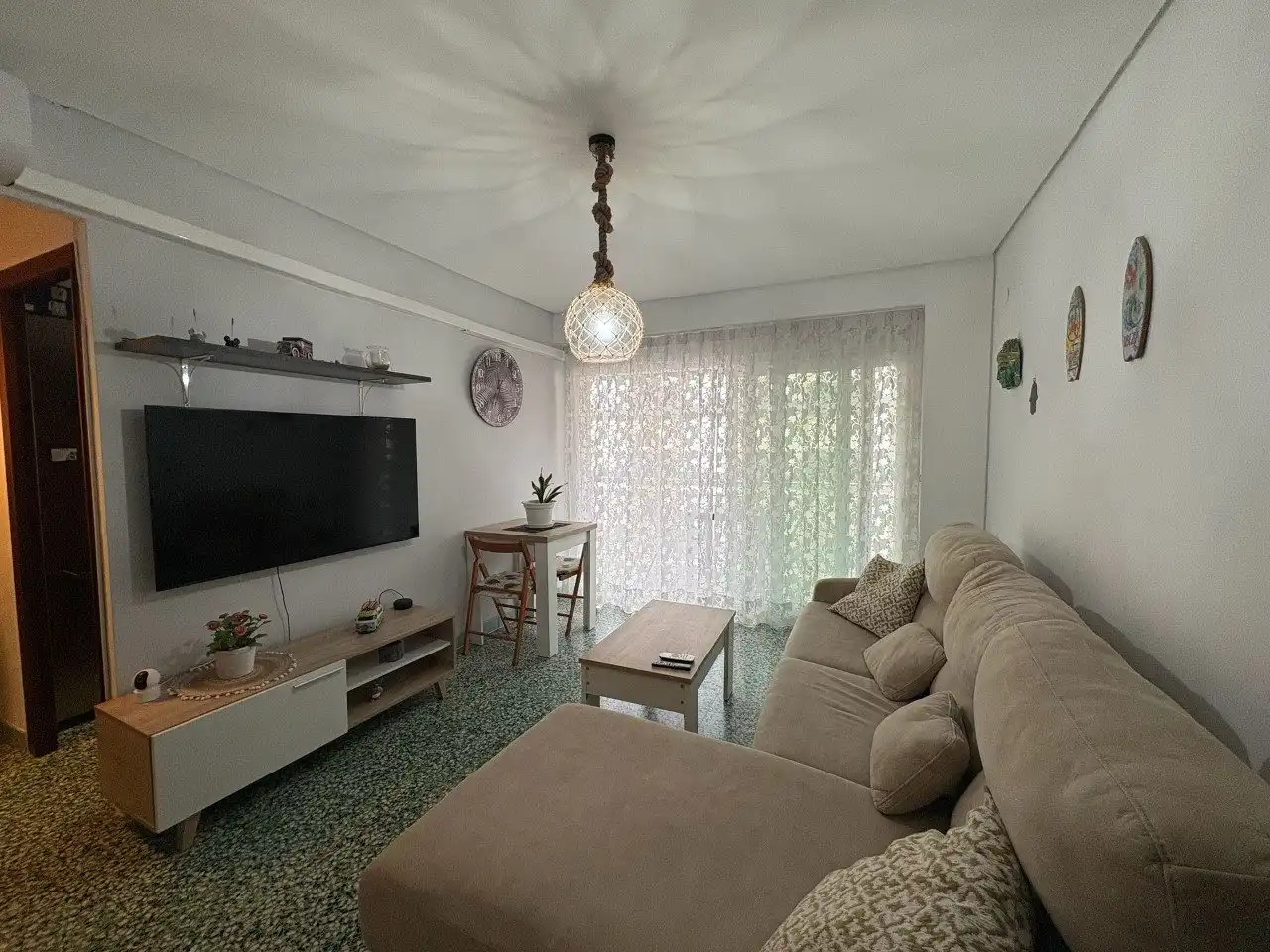 Wohnzimmer von Wohnung zum Verkauf in Cullera mit Klimaanlage, Privatgarten und Terrasse