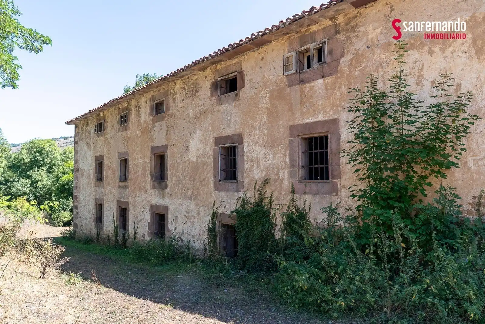 Vista exterior de Finca rústica en venda en Santiurde de Reinosa amb Jardí privat