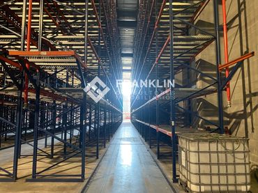 Industrial building with lift to rent in Carrer Rec del Molí