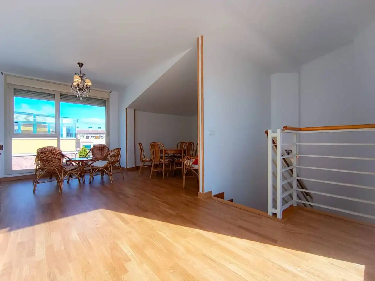Menjador de Casa o xalet en venda en Burgos amb Calefacció, Jardí privat i Parquet