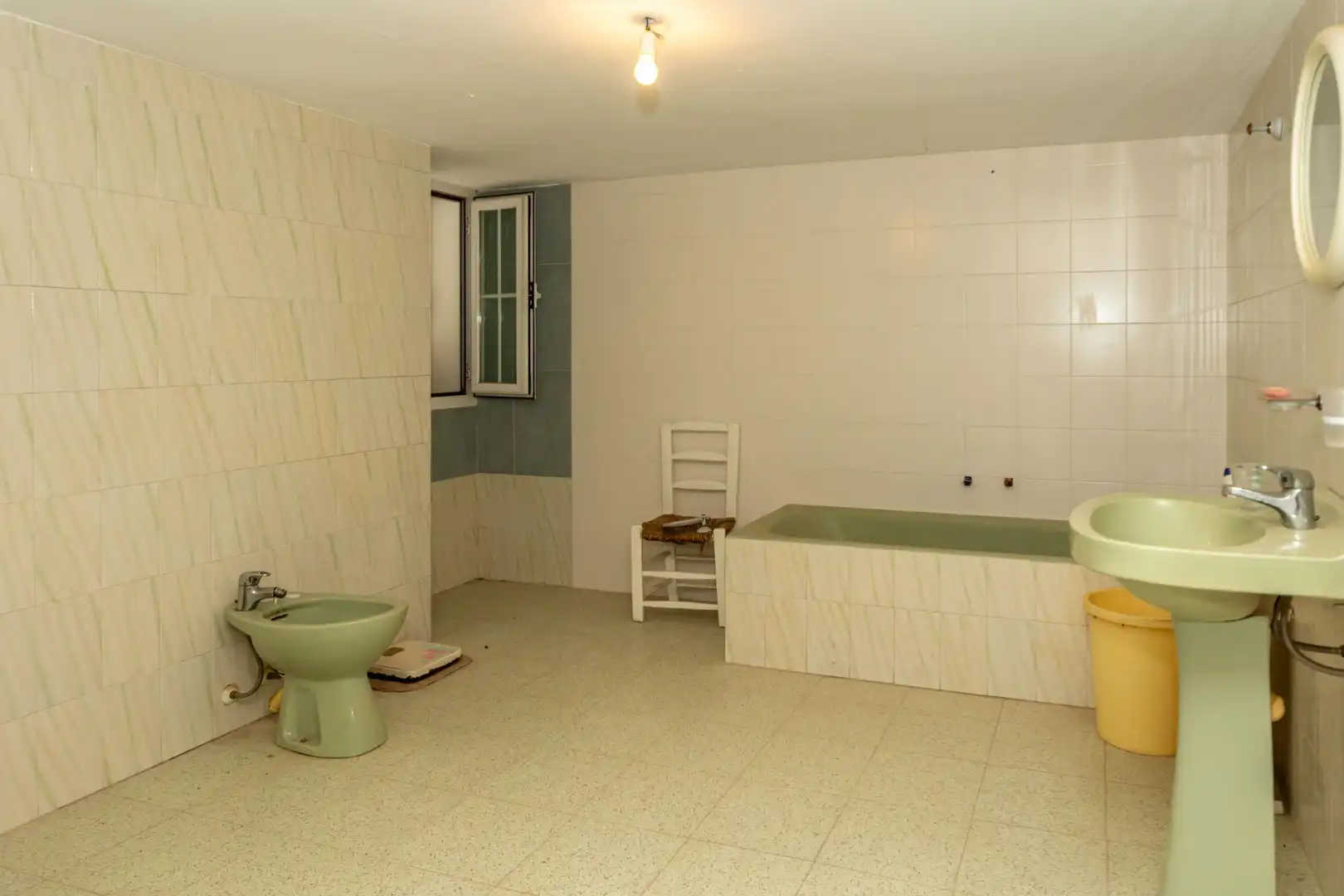 Bany de Casa o xalet en venda en Baza amb Jardí privat, Terrassa i Piscina