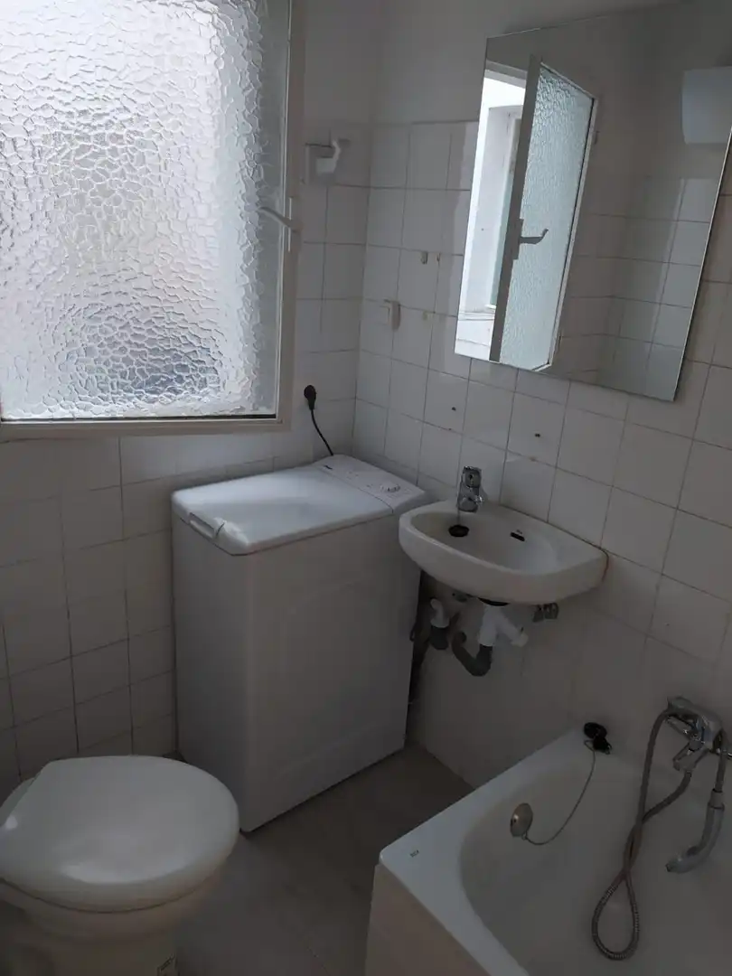 Baño de Estudio de alquiler en Granada con Amueblado