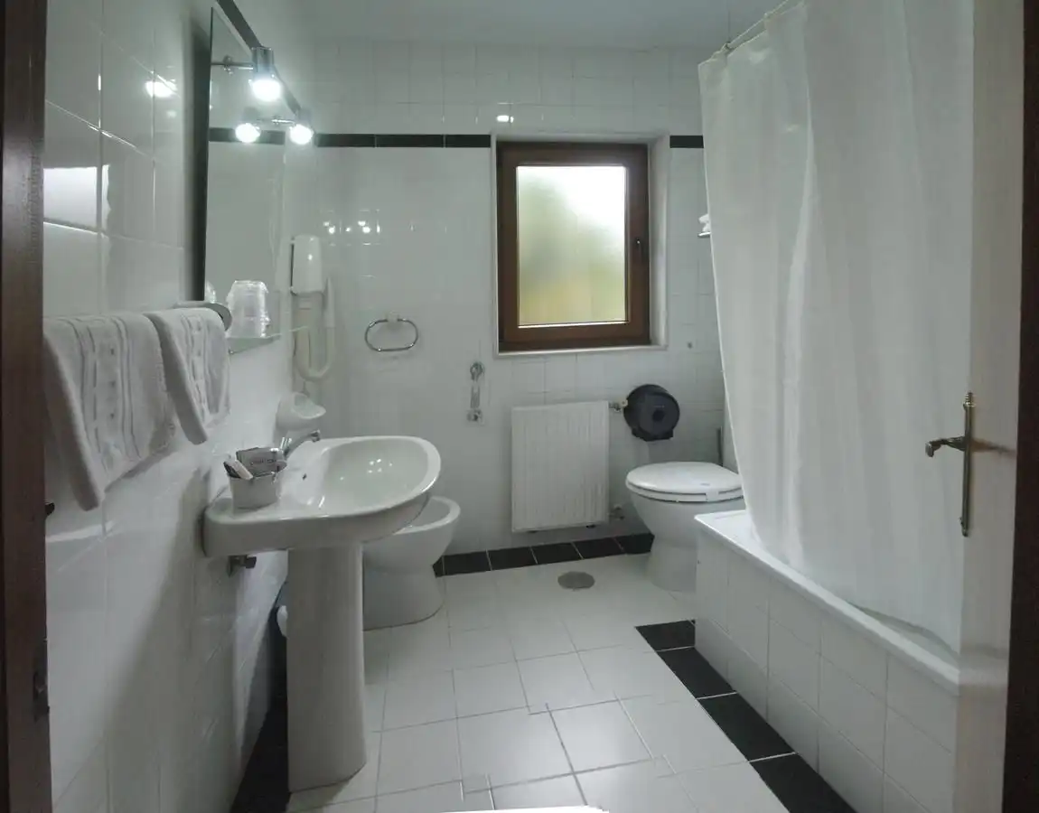 Hotel zum Verkauf in AS-114, imagen 12