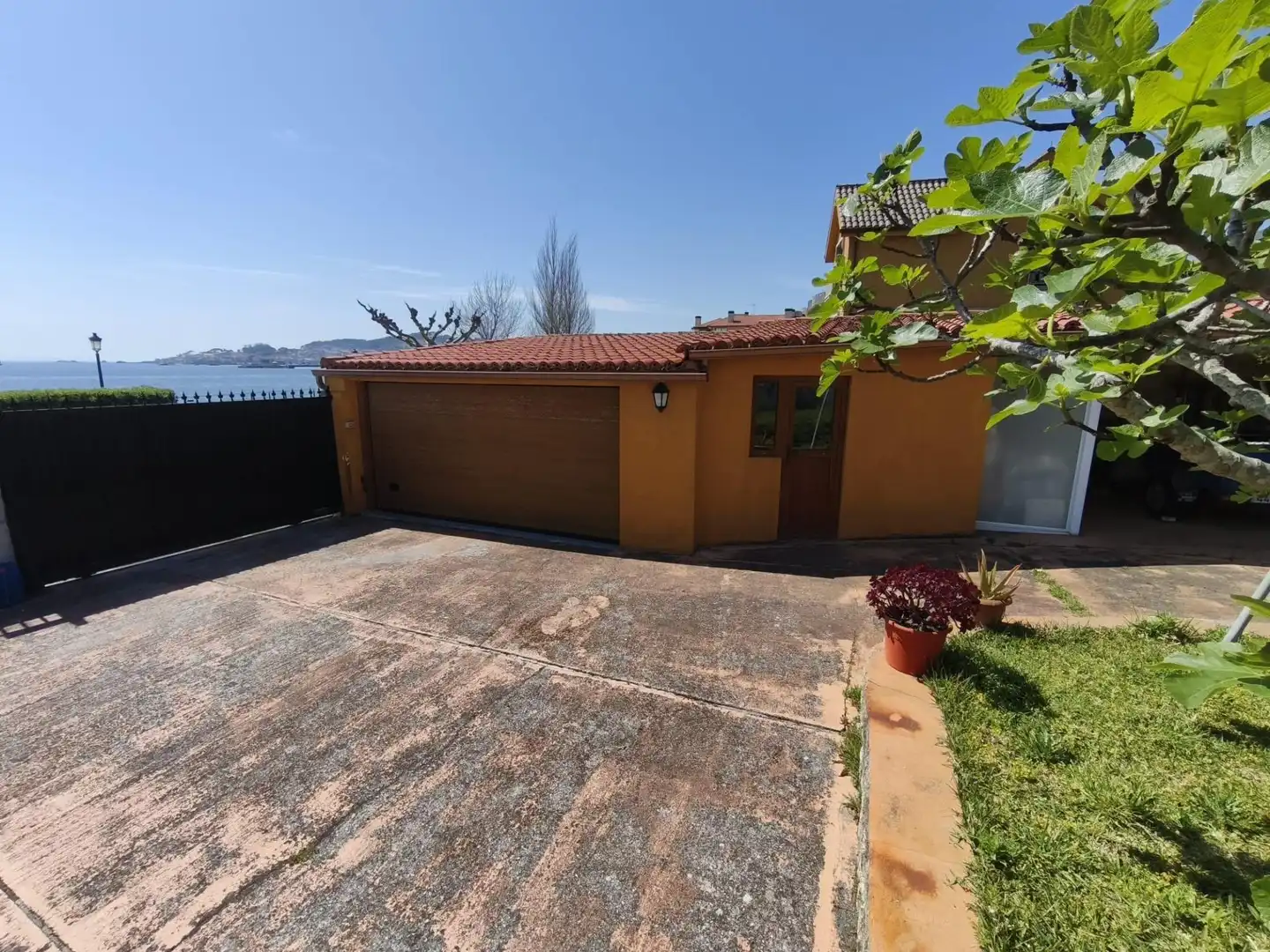 Vista exterior de Casa o chalet en venta en Ribeira con Calefacción
