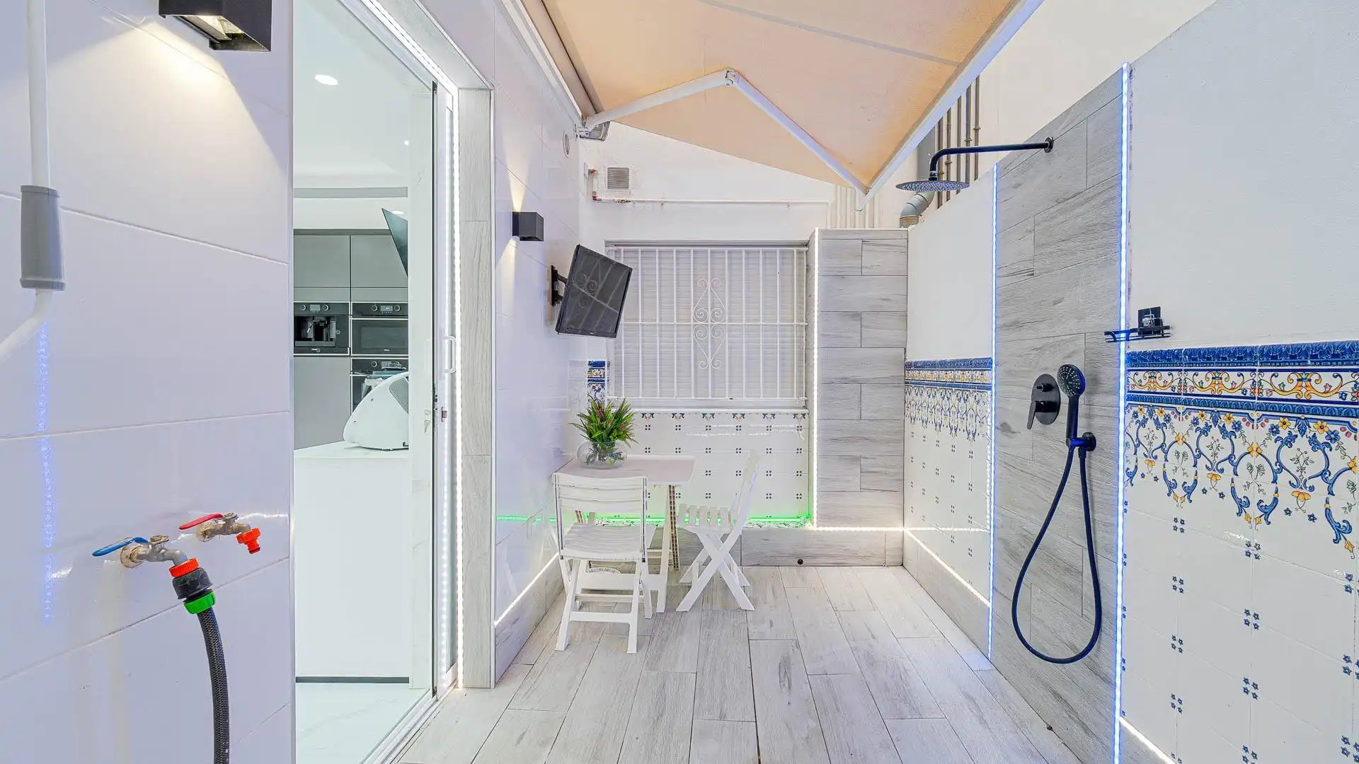 Bathroom of Apartments for sale in Torrevieja  with Furnished