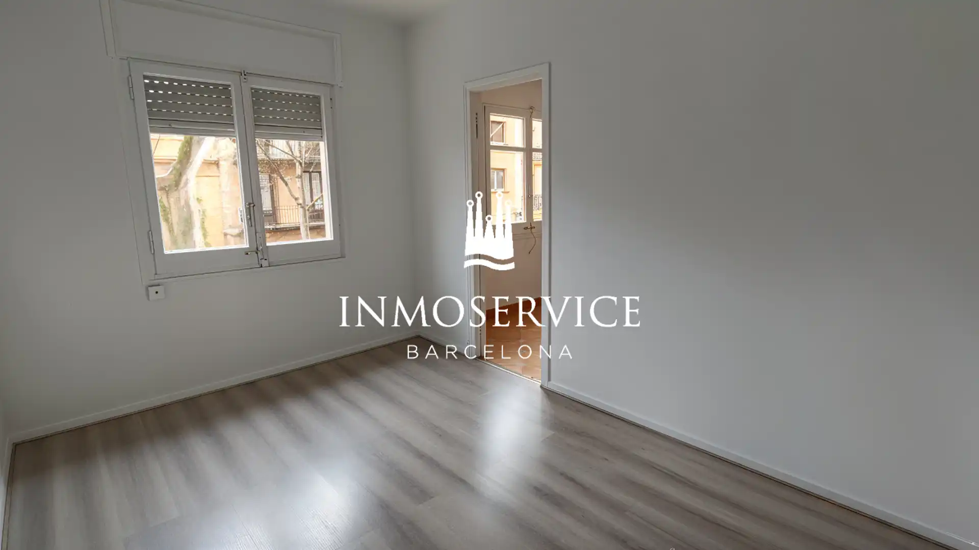 Exterior view of Flat for sale in  Barcelona Capital  with Alarm