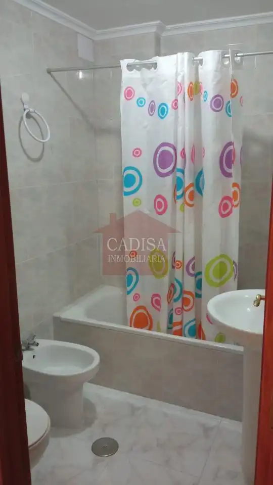 Badezimmer von Dachboden zur Miete in Salamanca mit Heizung, Parkett und Terrasse