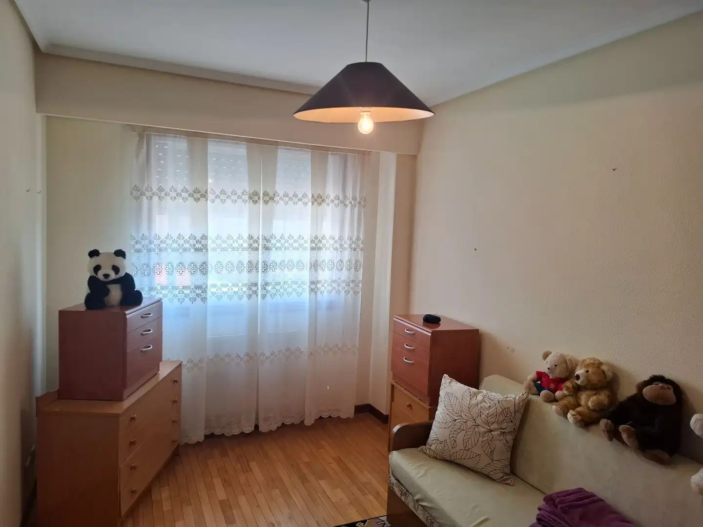 Dormitori de Apartament en venda en Ourense Capital  amb Calefacció, Traster i Moblat
