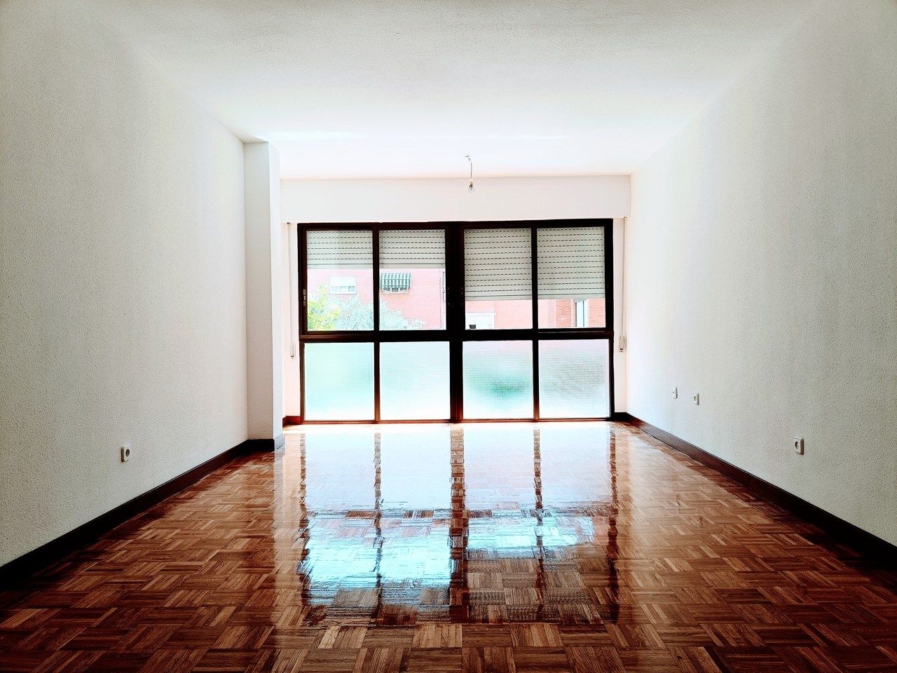 Living room of Flat to rent in Alcalá de Henares  with Heating, Parquet flooring and Washing machine