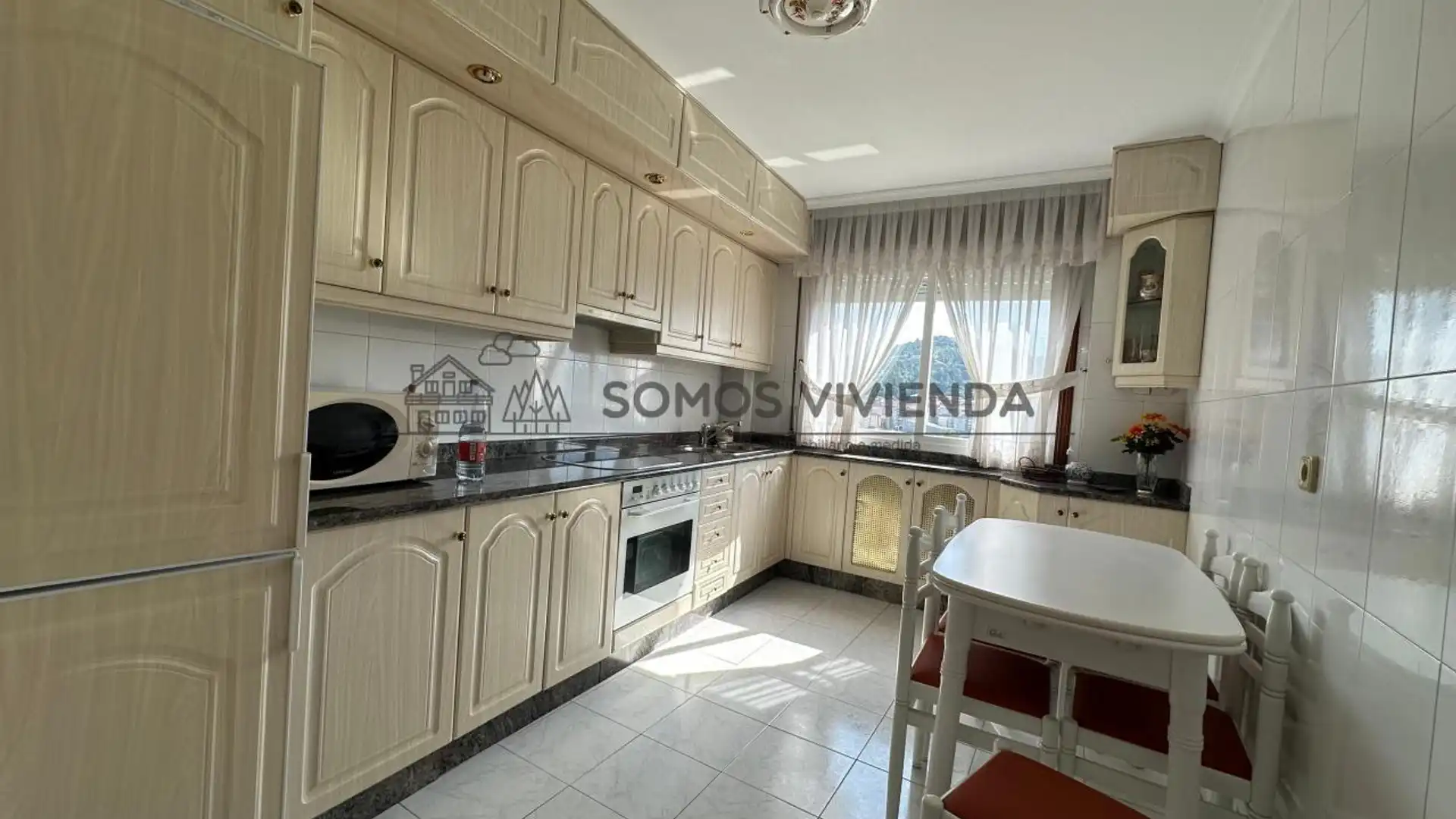 Cocina de Apartamento de alquiler en Ourense Capital  con Calefacción y Amueblado